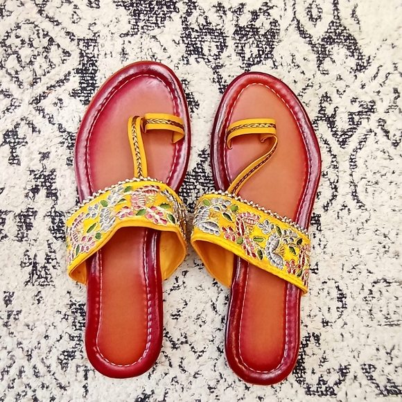 Embroidered Traditional Slippers - Picture 2 of 11